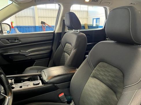 Used 2024 Nissan Pathfinder SV AWD/4WD image 23