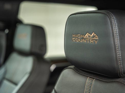 Used 2024 Chevrolet Silverado 1500 High Country w/ High Country Premium Package AWD/4WD image 43