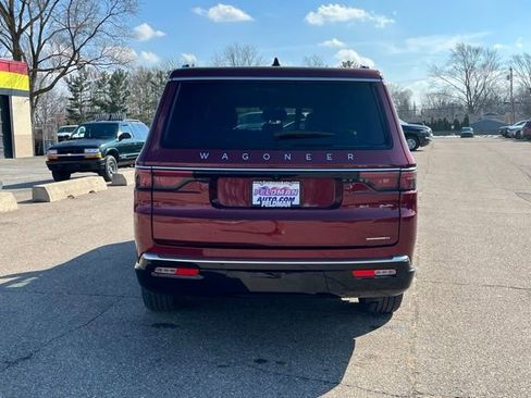 Used 2024 Jeep Wagoneer L Series II w/ Flexible Seating Group image 4