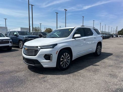 Used 2023 Chevrolet Traverse Premier FWD image 7