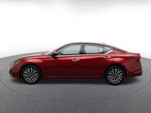 Used 2025 Nissan Altima 2.5 SV FWD image 4