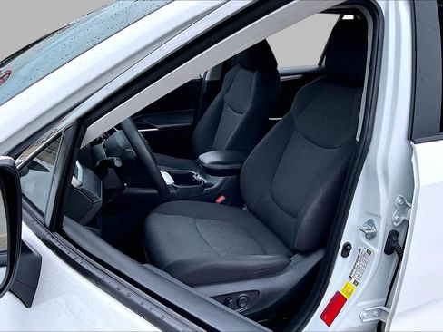 Used 2023 Toyota RAV4 XLE w/ Convenience Package FWD image 8