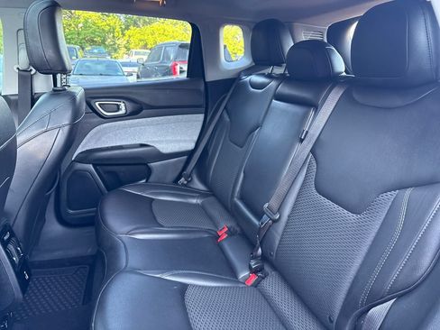 Used 2022 Jeep Compass Latitude w/ Sun and Sound Group AWD/4WD image 16
