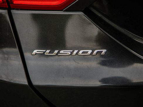 Used 2014 Ford Fusion SE image 16