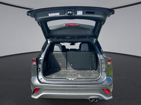 Used 2024 Toyota Highlander XSE FWD image 31