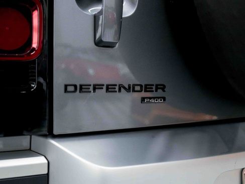 Used 2023 Land Rover Defender 130 SE image 29