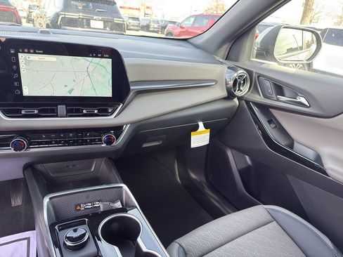 New 2026 Chevrolet Equinox LT w/ Convenience Package II image 23