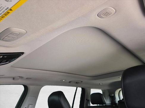 Used 2021 Jeep Grand Cherokee L Limited RWD image 12