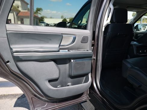 Used 2025 Ford Expedition Platinum w/ Driver's Package image 36