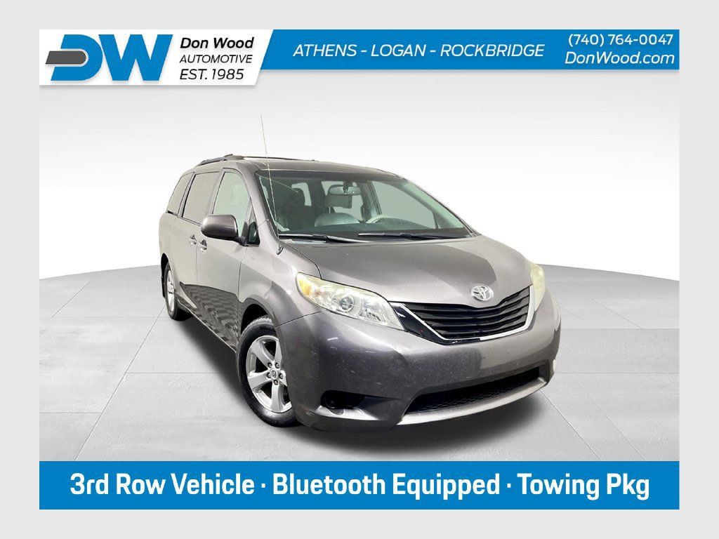 Used 2013 Toyota Sienna LE w/ Towing Pkg FWD image 1