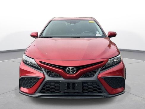 Used 2021 Toyota Camry SE image 3