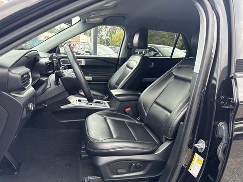 Used 2023 Ford Explorer XLT w/ Equipment Group 202A image 7