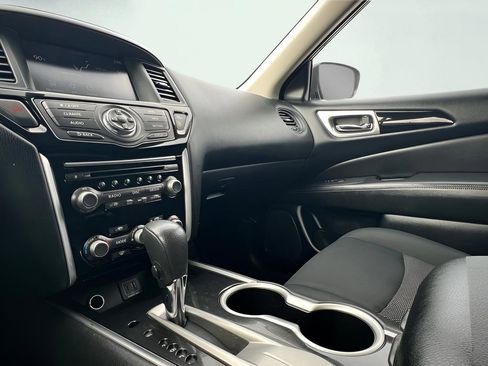 Used 2019 Nissan Pathfinder S image 56