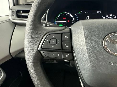 Used 2025 Toyota Sienna LE AWD/4WD image 15