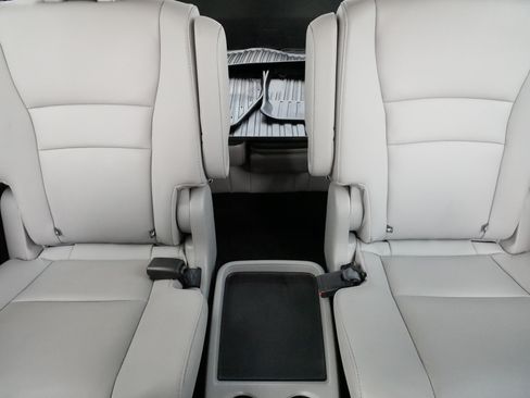 Used 2022 Honda Pilot Touring image 13