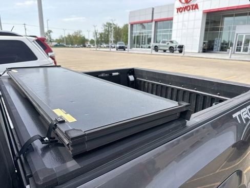 Used 2016 Toyota Tacoma TRD Sport image 5