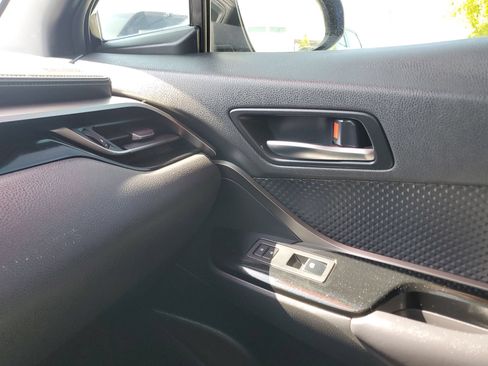 Used 2019 Toyota C-HR XLE FWD image 26