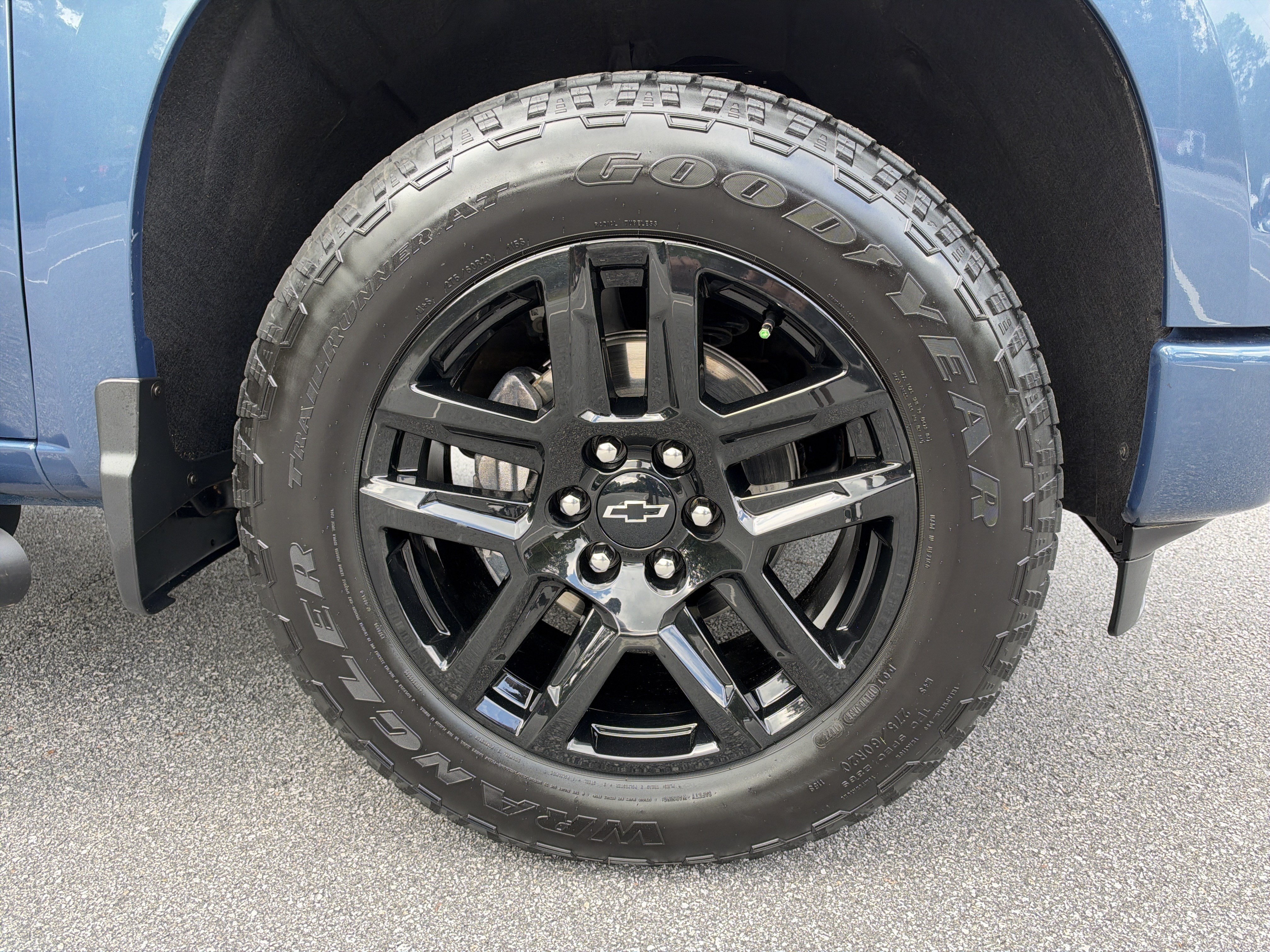 Used 2024 Chevrolet Silverado 1500 Custom w/ Turbomax Blackout Package AWD/4WD image 14