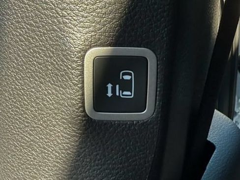 New 2026 Chrysler Pacifica Select AWD/4WD image 17