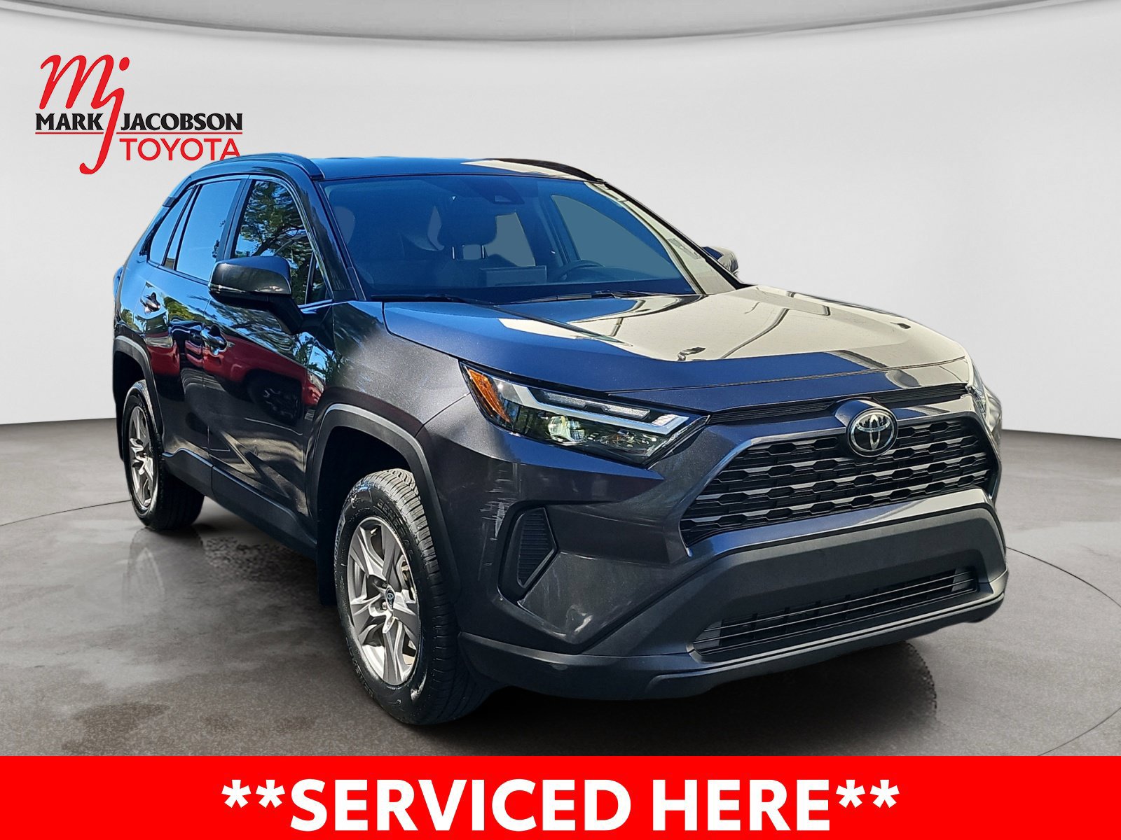 Used 2023 Toyota RAV4 XLE FWD image 5