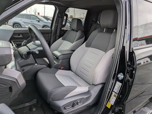 Certified 2025 Toyota Tacoma TRD Off-Road w/ TRD Off Road Upgrade Package image 15