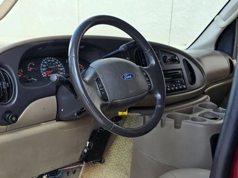 Used 2003 Ford E-150 and Econoline 150 RWD image 9