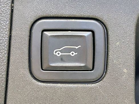 Used 2018 Cadillac XT5 Luxury w/ Driver Awareness Package image 15