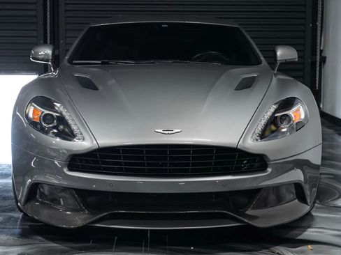 Used 2017 Aston Martin Vanquish Coupe RWD image 2