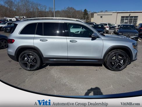 Used 2026 Mercedes-Benz GLB 250 4MATIC image 9