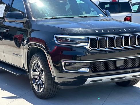 Certified 2024 Jeep Wagoneer Series II w/ Flexible Seating Group RWD image 11
