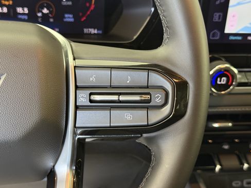 Used 2024 Chevrolet Colorado LT w/ LT Convenience Package II image 25