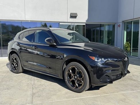 New 2025 Alfa Romeo Stelvio Sprint image 1
