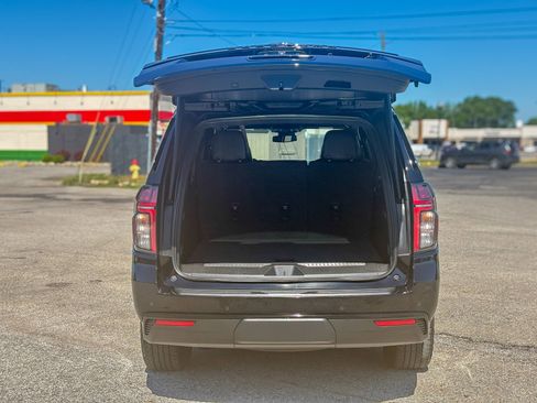 Used 2024 Chevrolet Suburban Z71 w/ Luxury Package AWD/4WD image 32