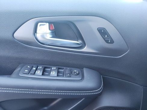 New 2026 Chrysler Pacifica Select AWD/4WD image 15