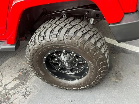 Used 2018 Jeep Wrangler Unlimited Sahara w/ Max Tow Package image 13