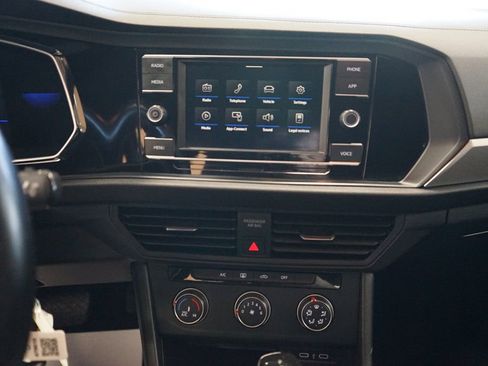 Used 2022 Volkswagen Jetta Sport FWD image 6