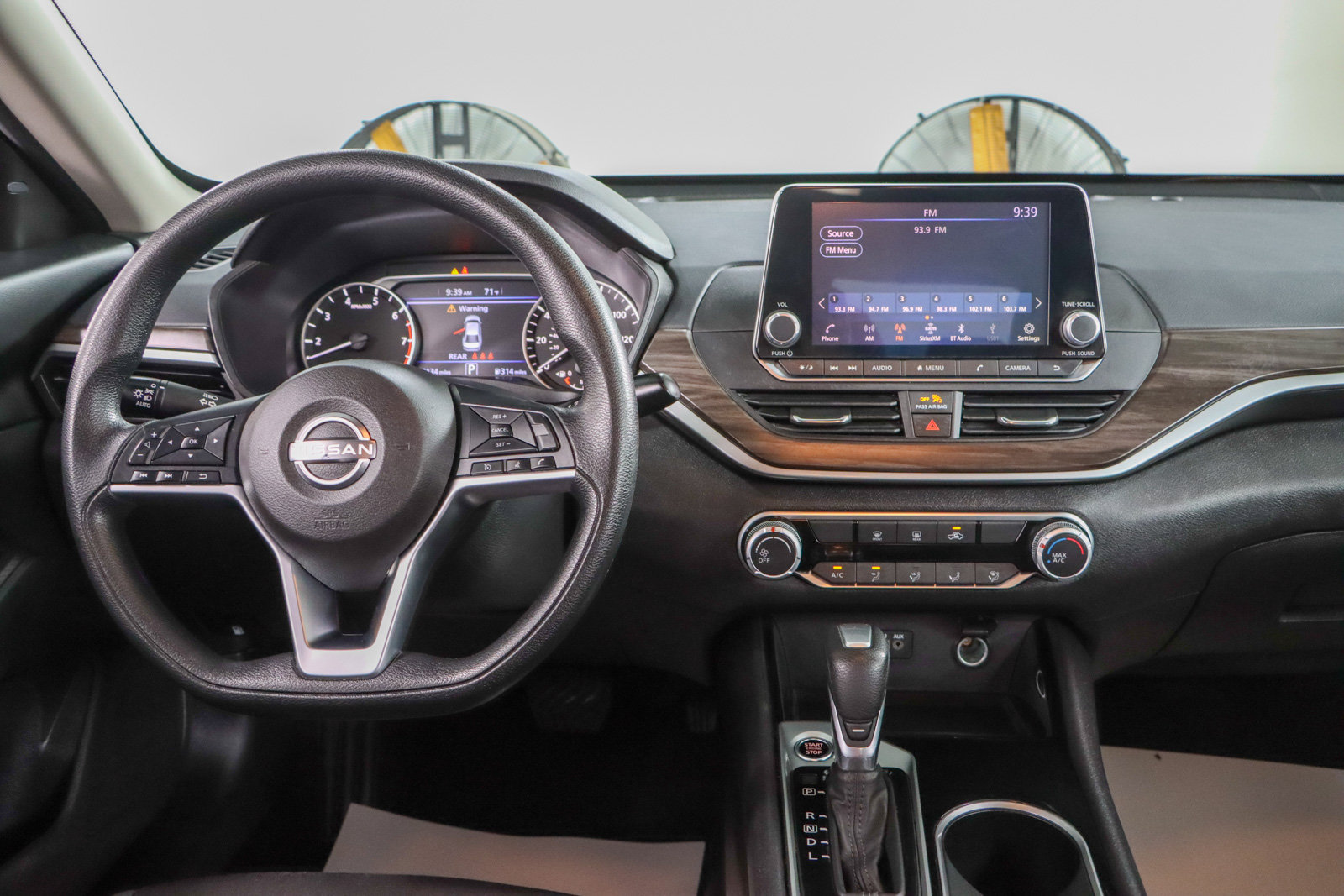 Used 2024 Nissan Altima 2.5 SV FWD image 17