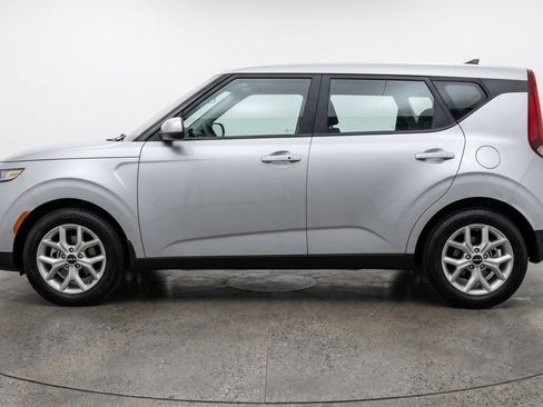 Used 2025 Kia Soul LX w/ LX Technology Package FWD image 5