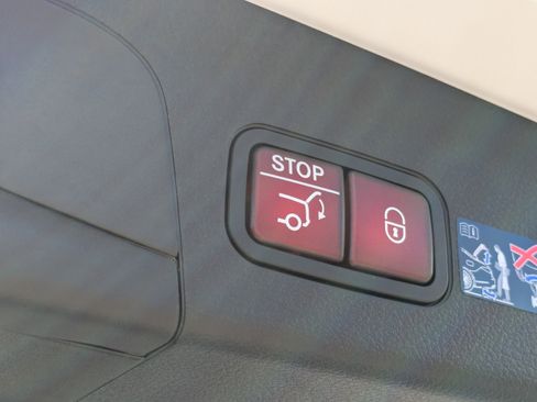 New 2026 Mercedes-Benz GLS 450 4MATIC image 15