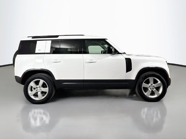 Used 2022 Land Rover Defender 110 S AWD/4WD image 4