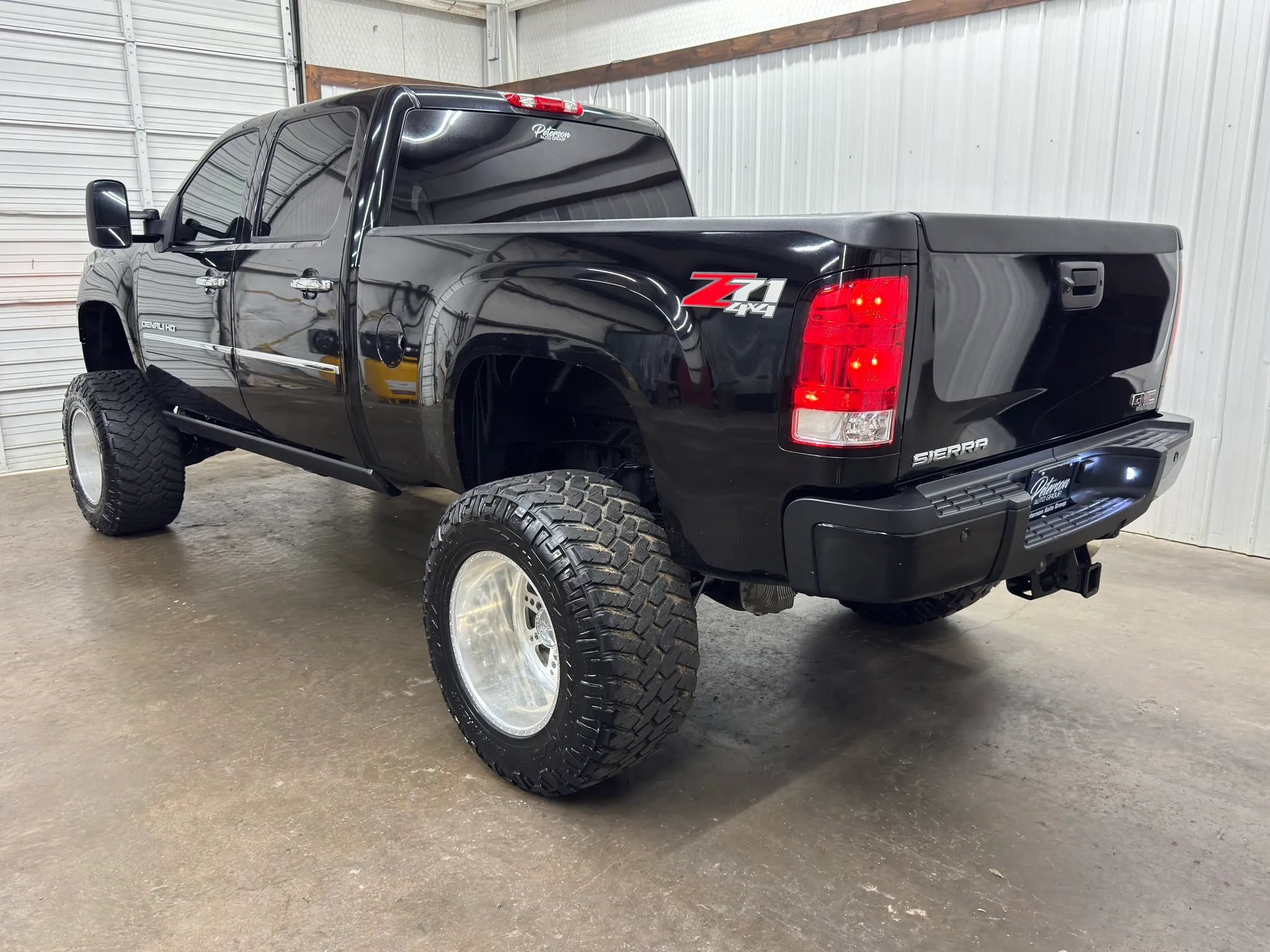 Used 2012 GMC Sierra 2500 Denali w/ Suspension Package, Off-Road AWD/4WD image 3