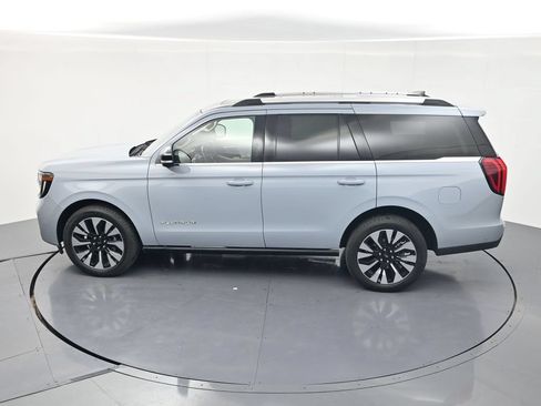 Used 2025 Ford Expedition Platinum w/ Driver's Package AWD/4WD image 44