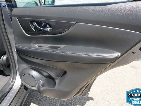 Used 2018 Nissan Rogue S AWD/4WD image 22