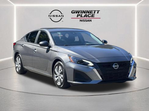 Certified 2025 Nissan Altima 2.5 S FWD image 28