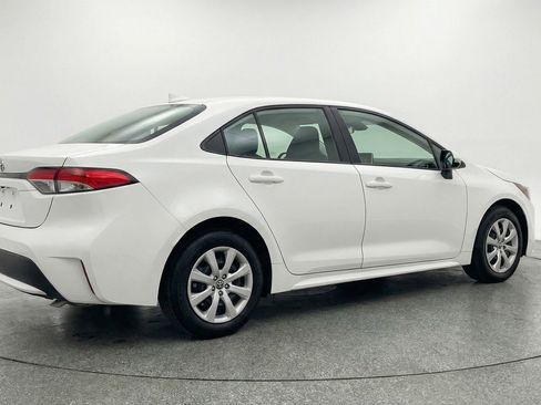 Used 2025 Toyota Corolla LE FWD image 9