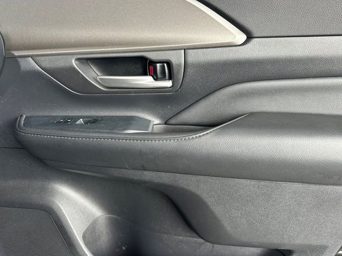 Certified 2024 Toyota Grand Highlander XLE image 23