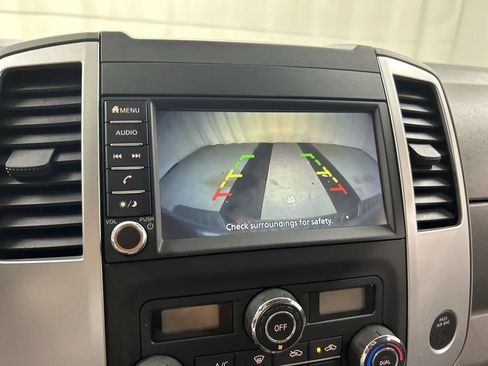 Used 2021 Nissan Frontier SV w/ Midnight Edition Floor Mats AWD/4WD image 15