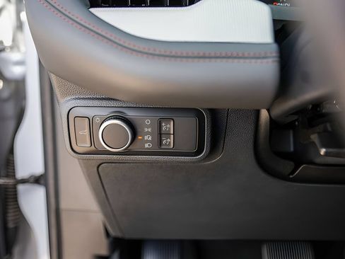 Used 2025 Ford Explorer Active RWD image 18
