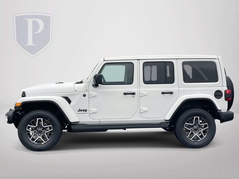 New 2026 Jeep Wrangler Unlimited Sahara AWD/4WD image 5