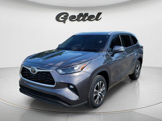 Used 2022 Toyota Highlander XLE FWD video 1